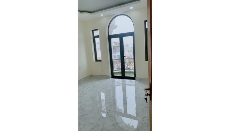 Bán Gấp Nhà  Lã Xuân Oai  54m2 chỉ hơn 5 Tỷ 0903365011 Giá Rẻ 3 Tầng Hẻm Xe Hơi